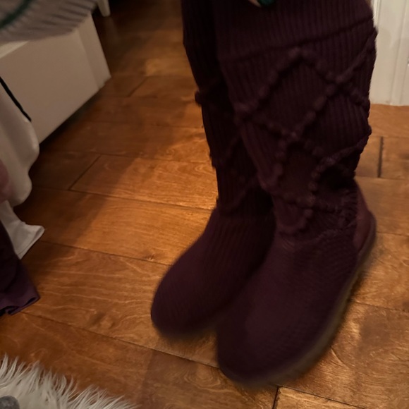 Size 7 Ugg Australia purple boots - Picture 2 of 5